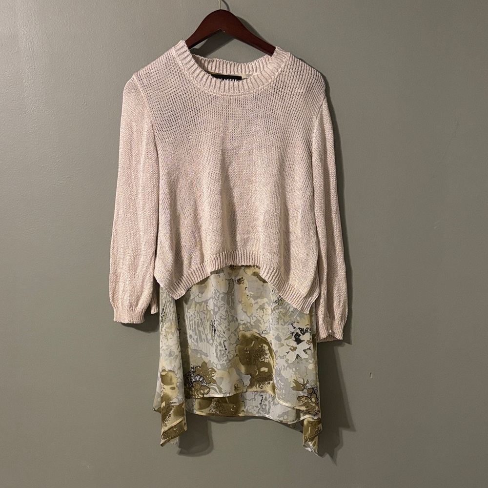 Elegant Cream and Gold Women's Tunic Top
